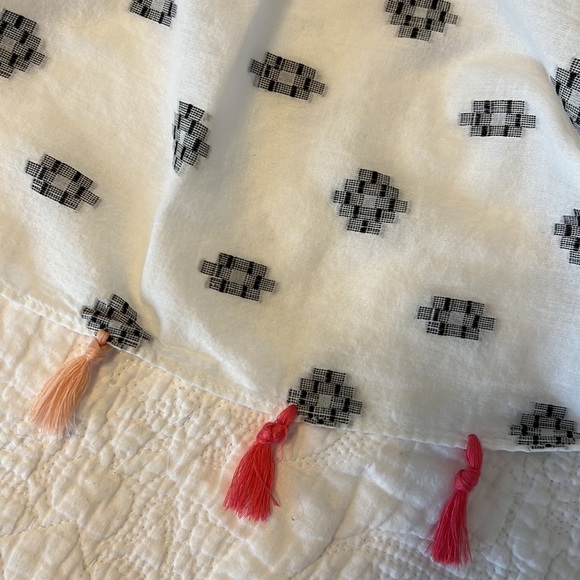 American Eagle Outfitters Cotton Poly Blend Infinity Scarf Aztec Pattern - Picture 4 of 5